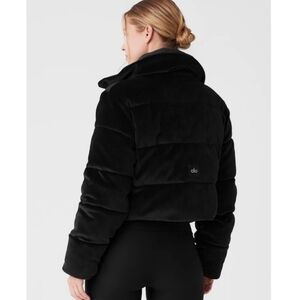 ALO Yoga Ribbed Velour Gold Rush Puffer in Black sz Large